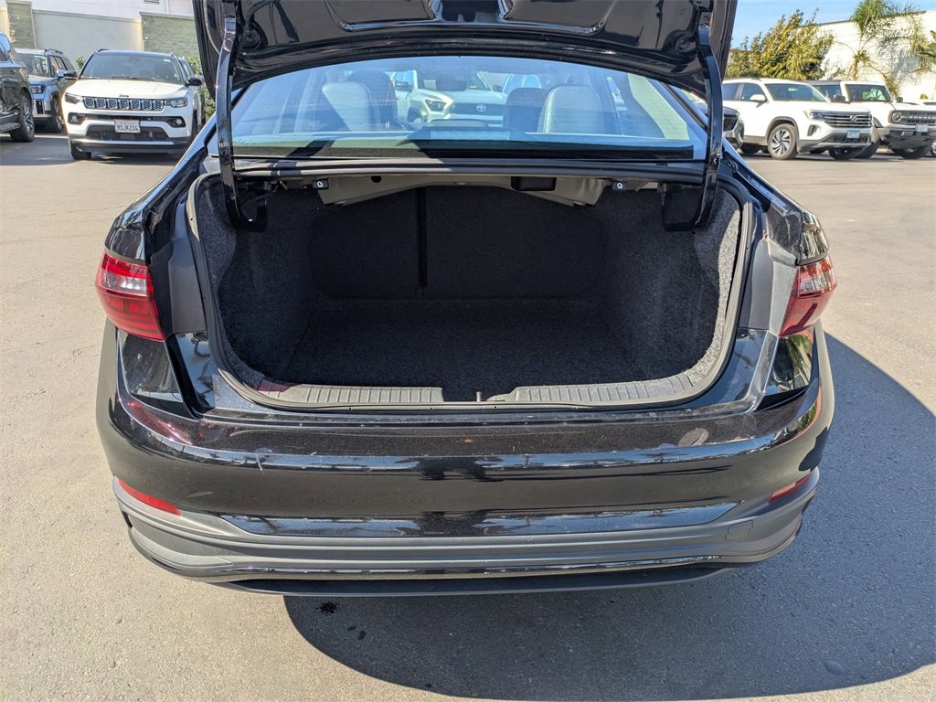 Used 2025 Volkswagen Jetta SE image 29