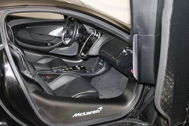 Used 2022 McLaren GT image 20