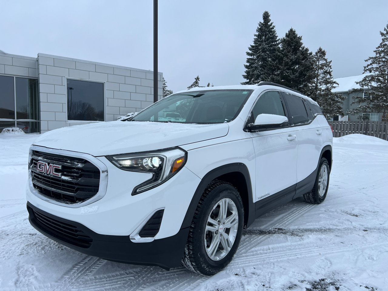 Used 2018 GMC Terrain SLE w/ Driver Convenience Package image 1
