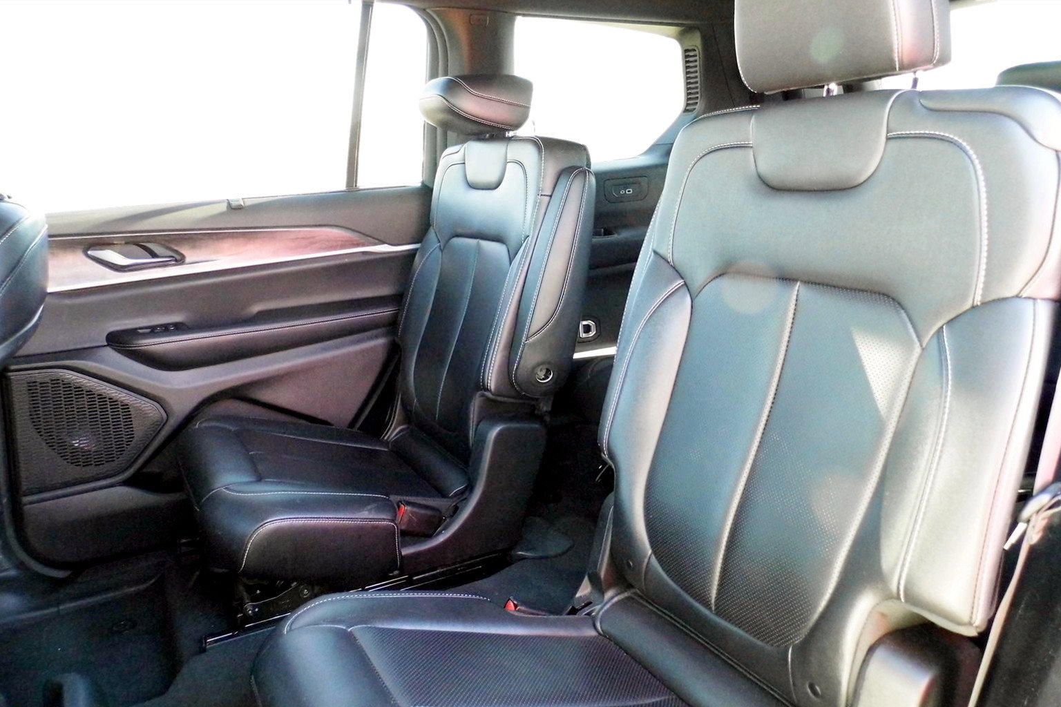 Used 2024 Jeep Grand Cherokee L Limited w/ Luxury Tech Group II image 25