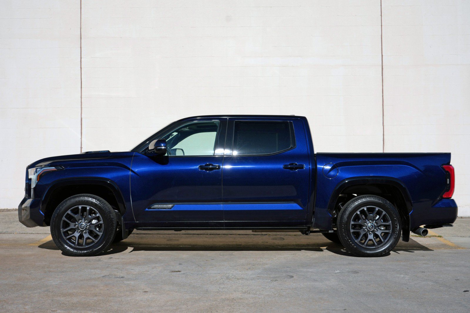 Used 2023 Toyota Tundra Platinum w/ Advanced Package AWD/4WD image 9