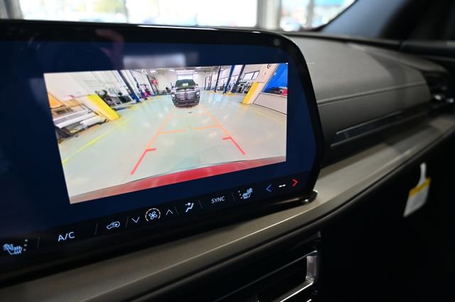 Used 2026 Chevrolet Traverse LT w/ LPO, Floor Liner Package FWD image 17