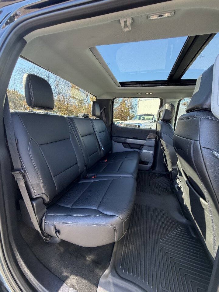 Used 2024 Ford F250 XLT w/ Black Appearance Package AWD/4WD image 32
