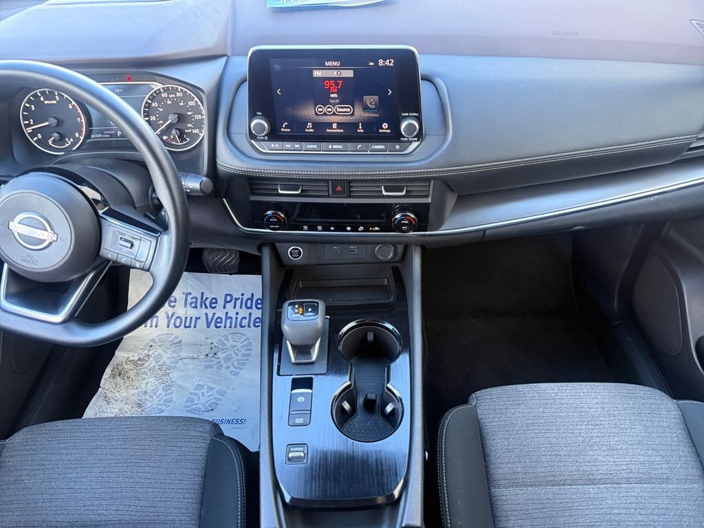 Used 2023 Nissan Rogue SV image 11