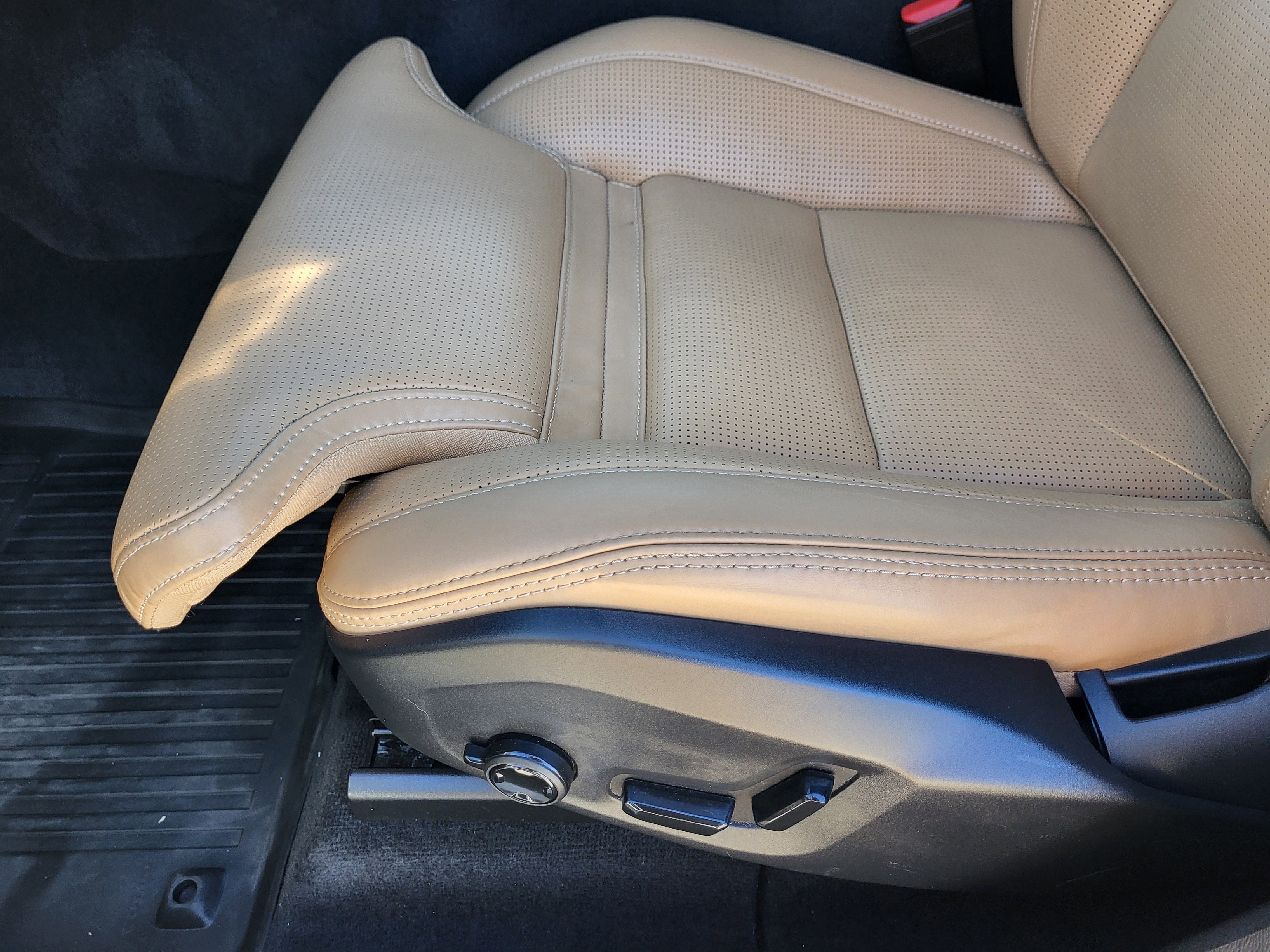 Certified 2023 Volvo XC60 B5 Ultimate w/ Protection Package Premier image 12