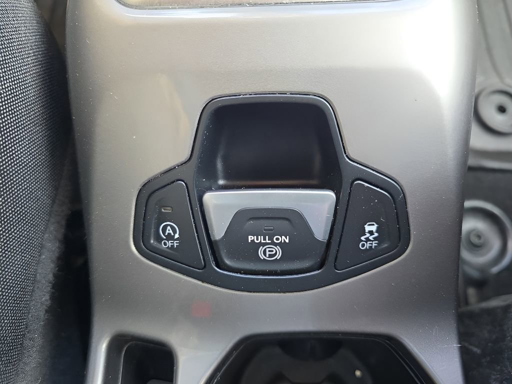 Used 2022 Jeep Renegade Latitude w/ Convenience Group AWD/4WD image 19