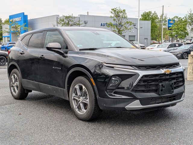 Used 2025 Chevrolet Blazer LT AWD/4WD image 3
