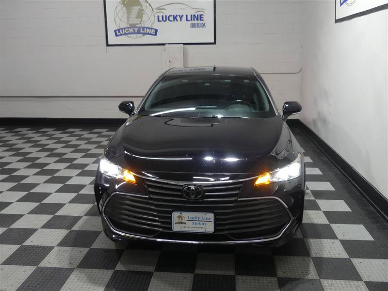 Used 2021 Toyota Avalon XLE FWD image 3