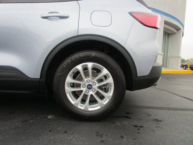 Used 2022 Ford Escape SE w/ Convenience Package image 2
