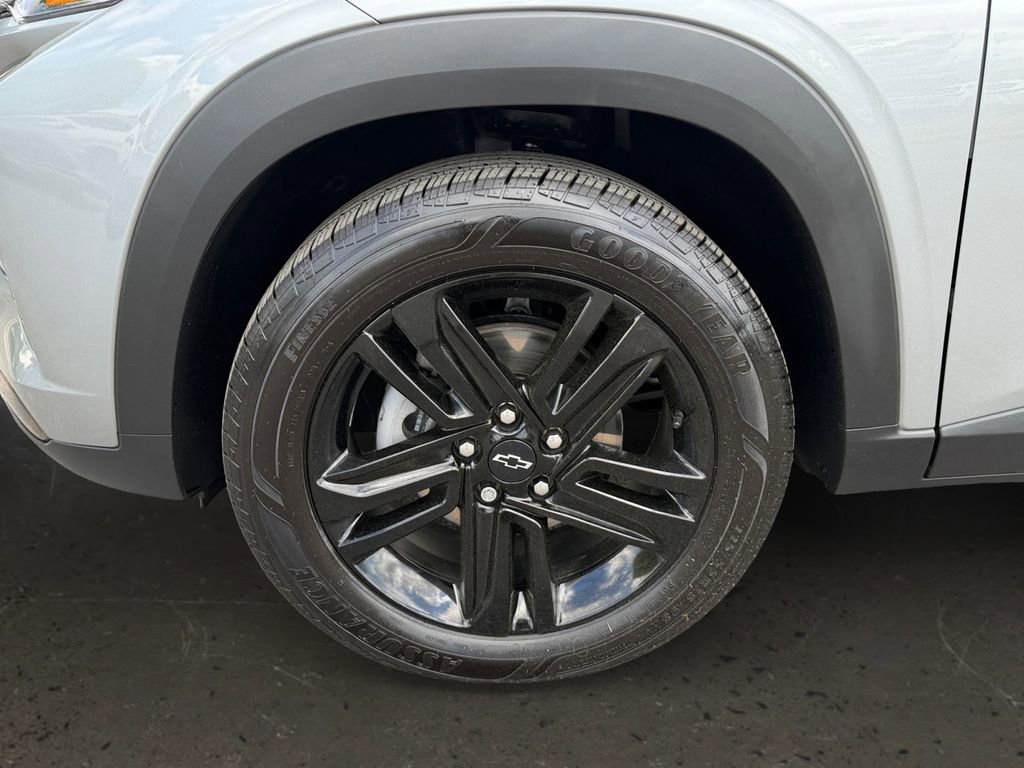 Used 2026 Chevrolet Trax ACTIV w/ Sunroof Package FWD image 26