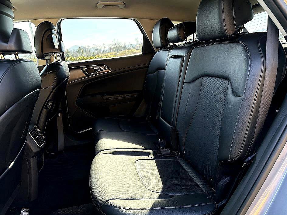 Used 2023 Kia Sportage EX image 12