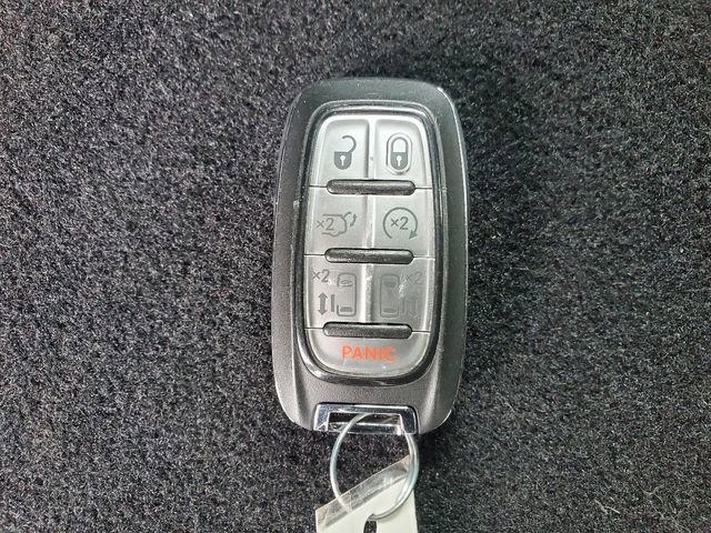 Certified 2025 Chrysler Pacifica Select image 36