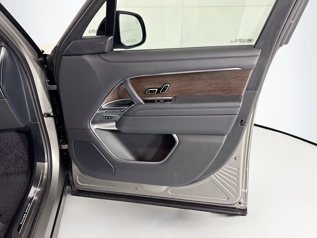 Used 2023 Land Rover Range Rover SE image 26
