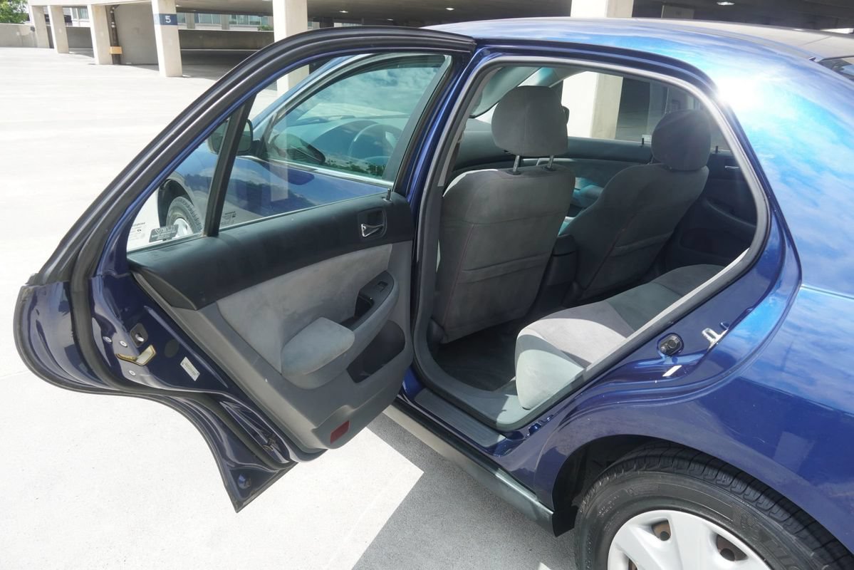 Used 2004 Honda Accord LX image 32