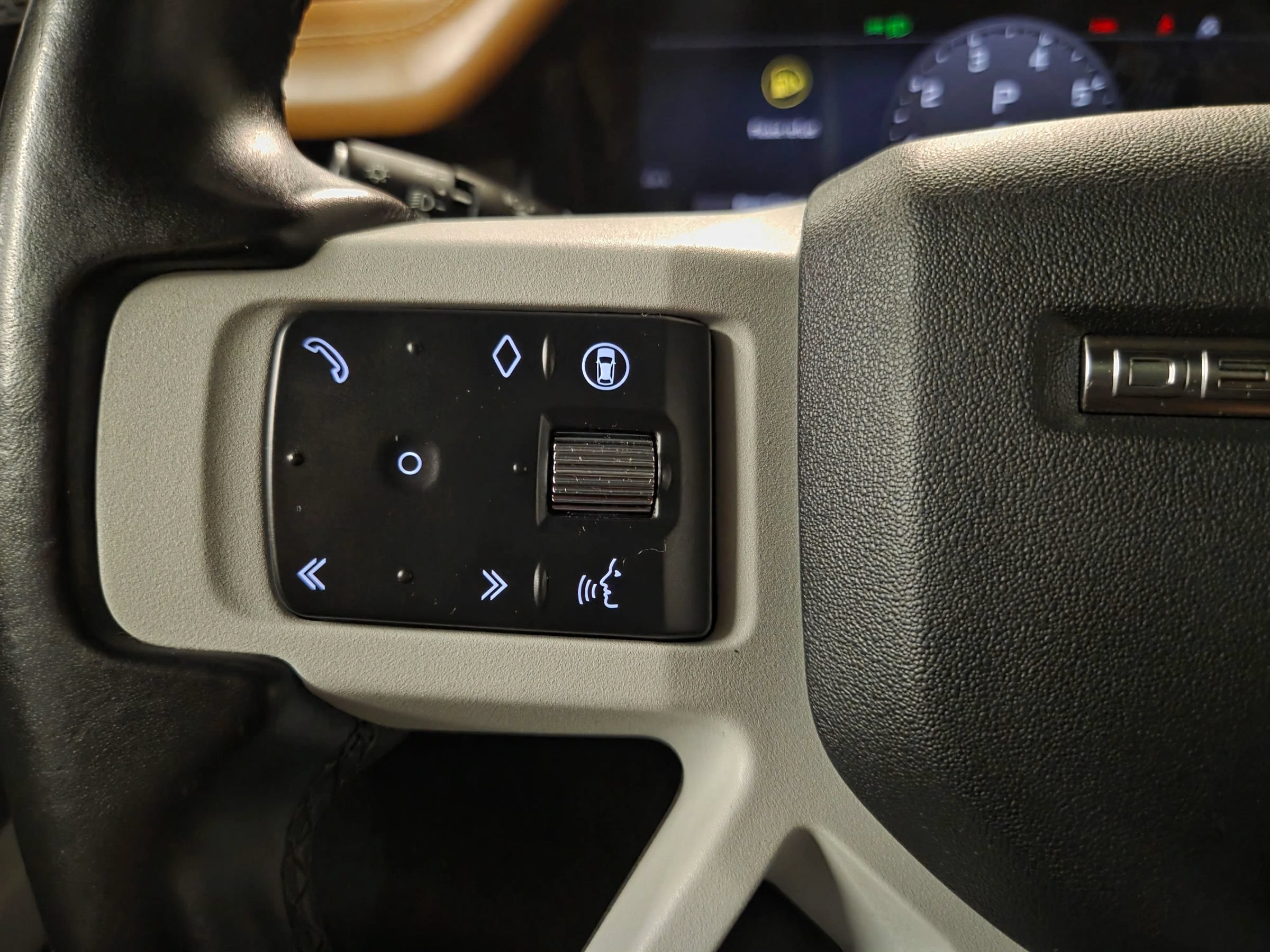 Used 2024 Land Rover Defender 130 X-Dynamic SE AWD/4WD image 22
