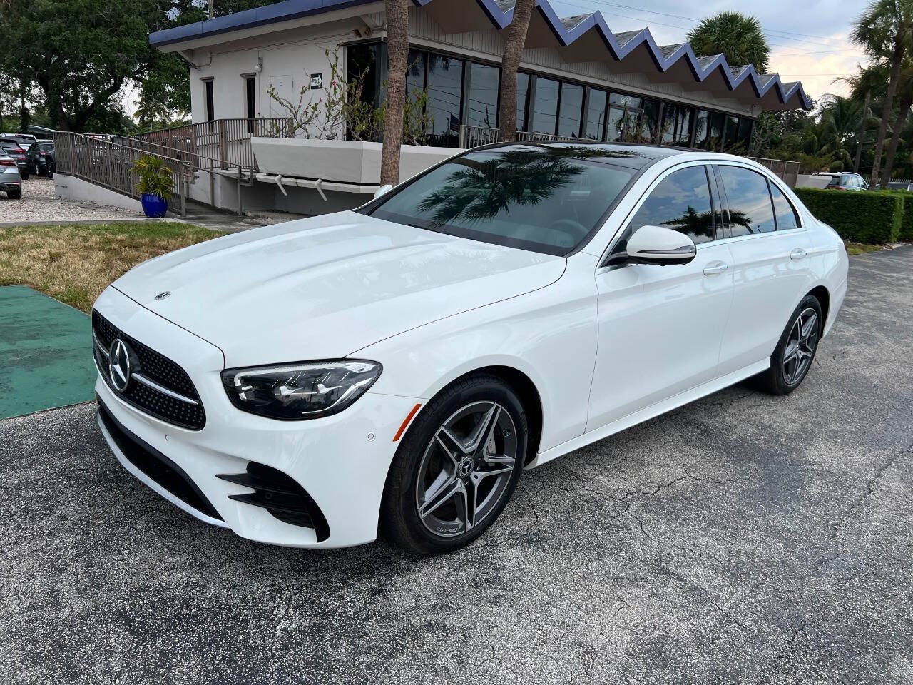 Used 2023 Mercedes-Benz E 350 4MATIC Sedan image 2