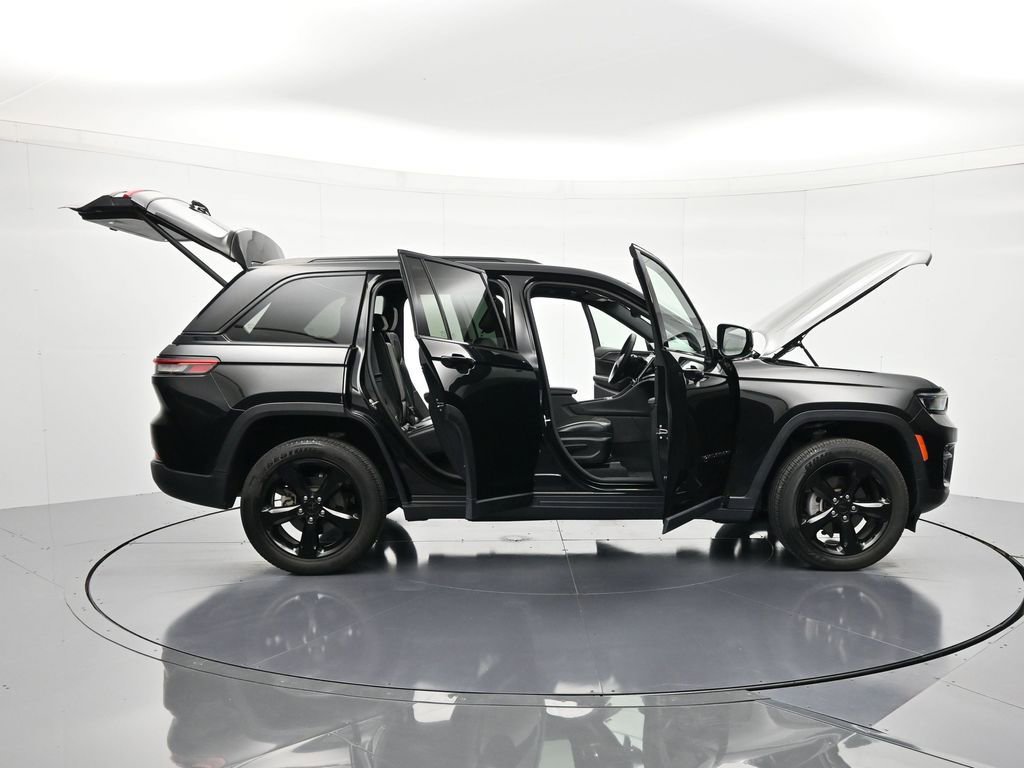 Used 2022 Jeep Grand Cherokee Altitude AWD/4WD image 47