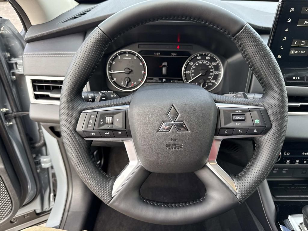 New 2026 Mitsubishi Outlander SE image 40