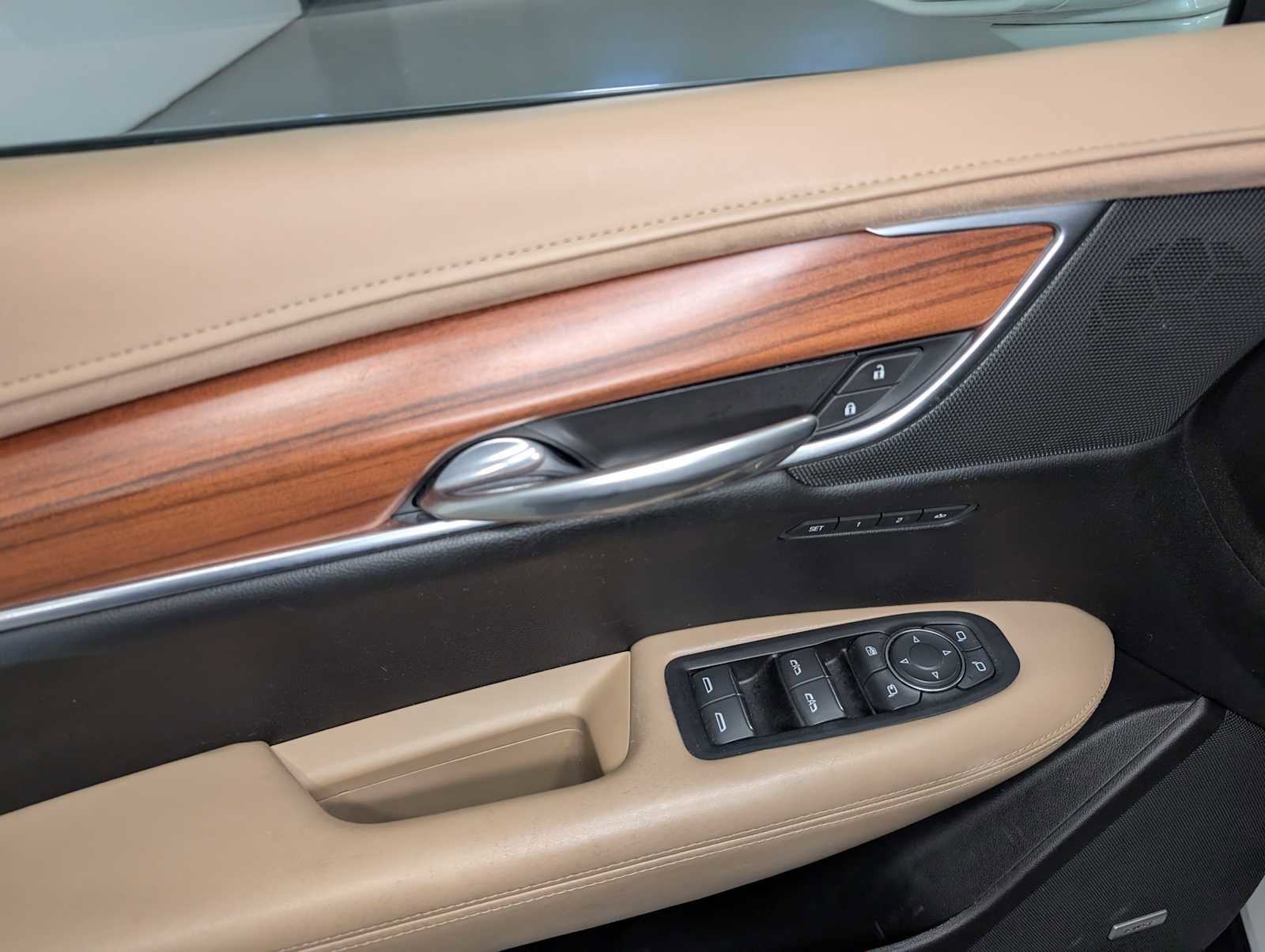 Used 2018 Cadillac XT5 Platinum w/ Driver Assist Package AWD/4WD image 38