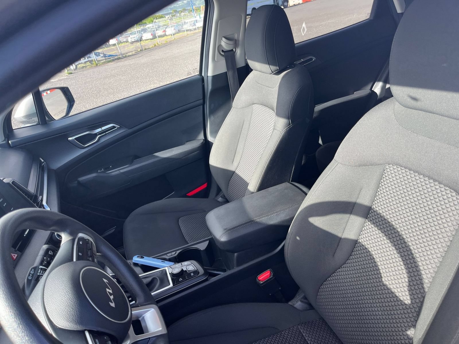 Used 2025 Kia Sportage LX FWD image 30