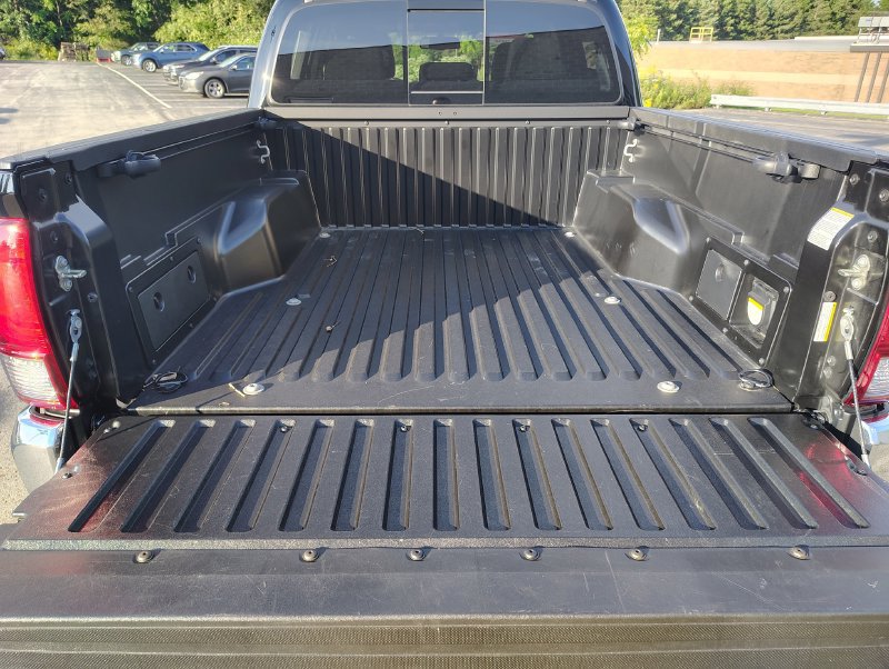Used 2017 Toyota Tacoma TRD Off-Road w/ Tow Package (A/T) AWD/4WD image 18
