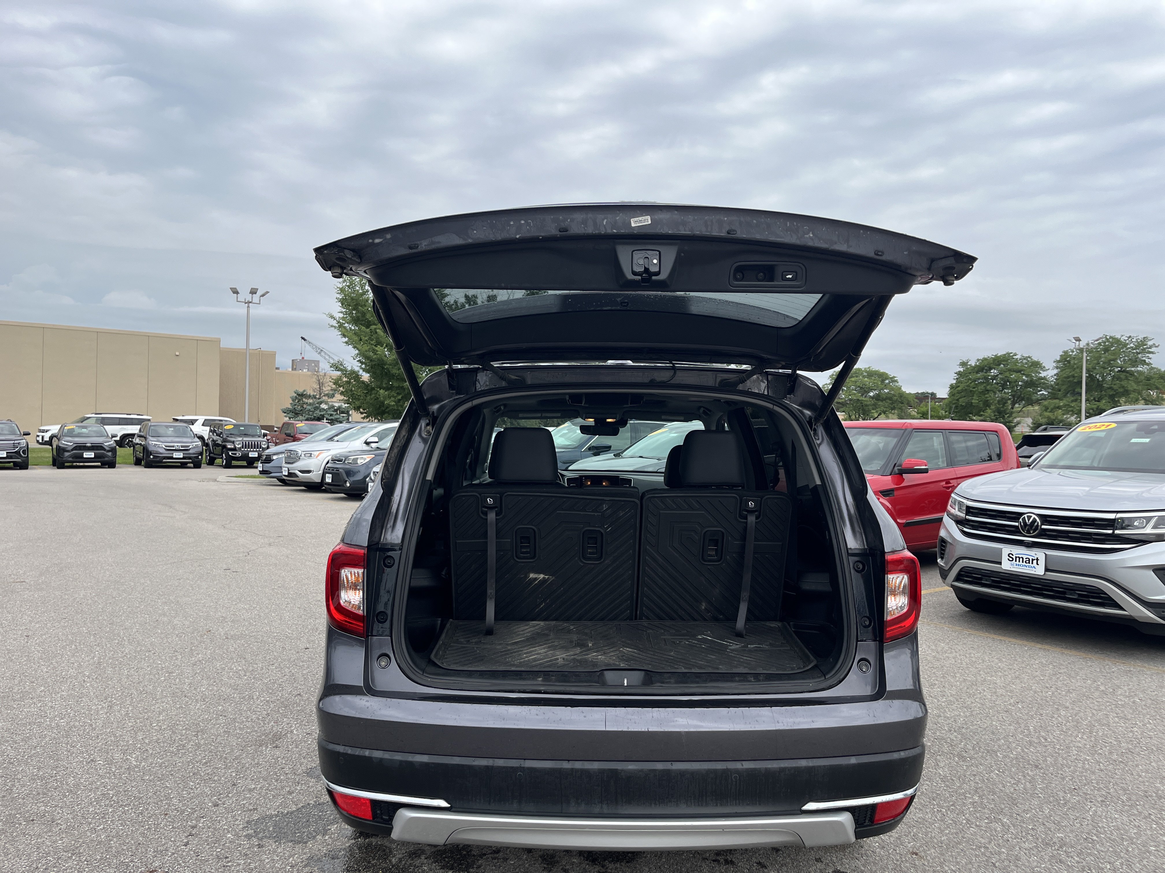 Used 2021 Honda Pilot Touring image 11