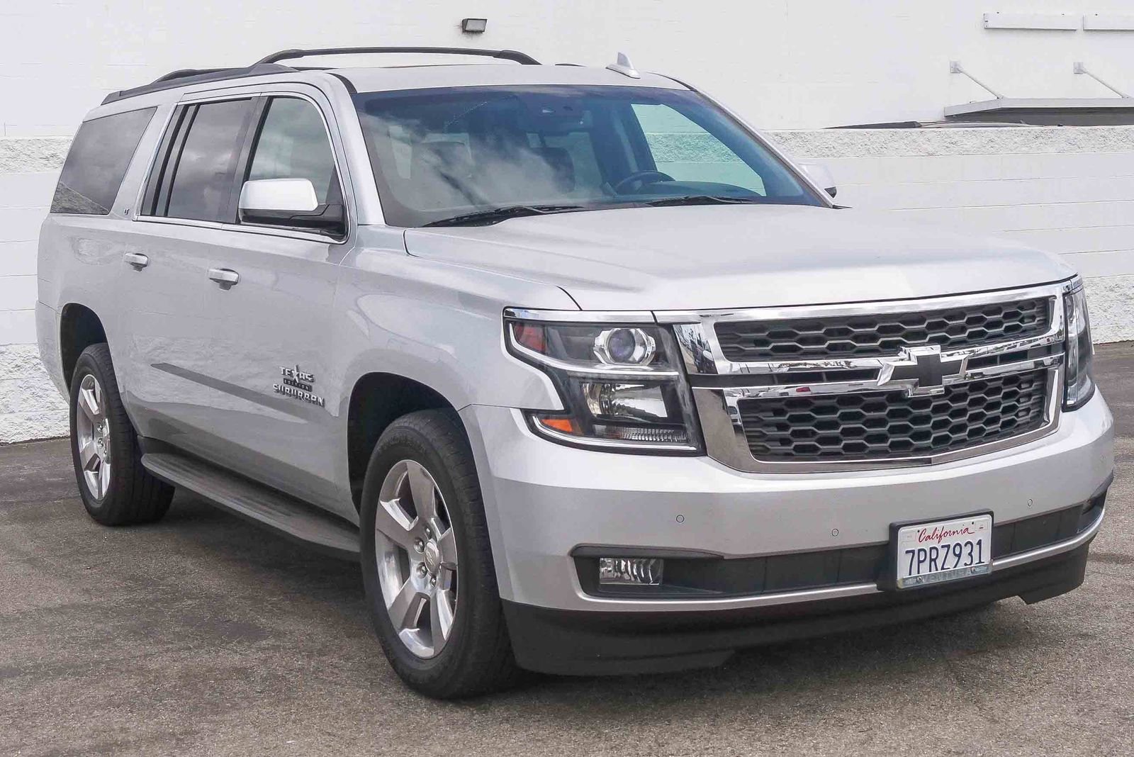 Used 2016 Chevrolet Suburban LT RWD image 3