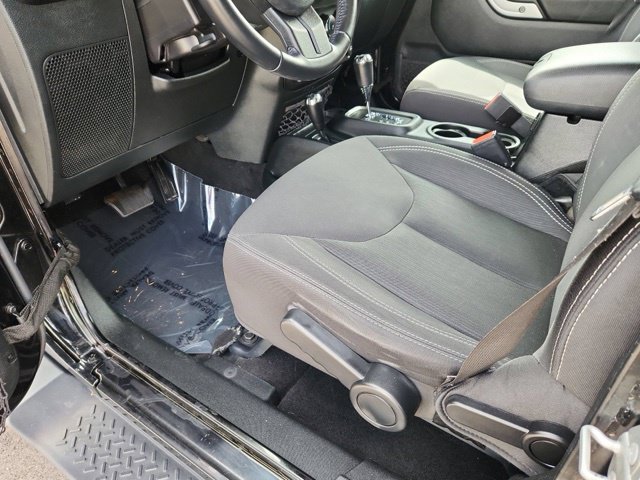 Used 2018 Jeep Wrangler Unlimited Sahara AWD/4WD image 37