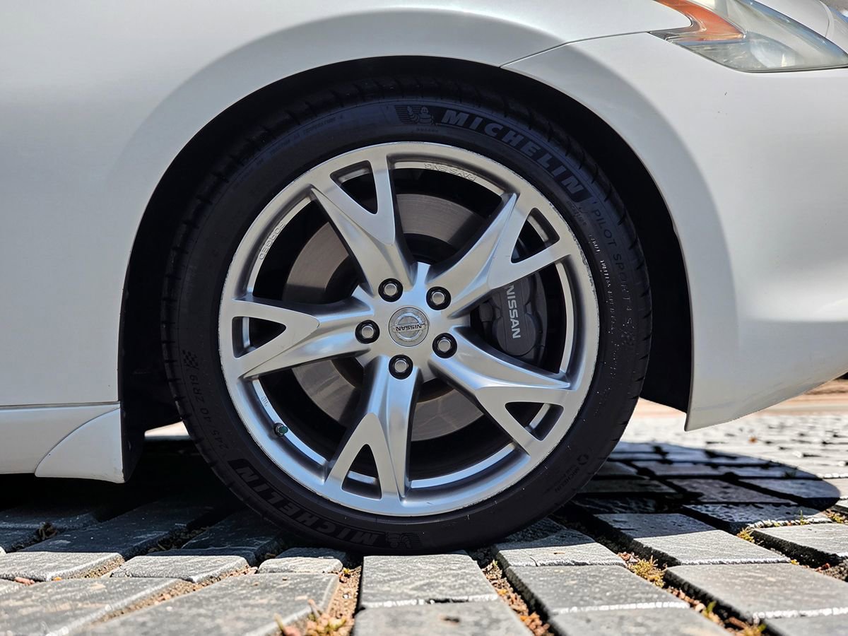 Used 2010 Nissan 370Z Touring w/ Sport Pkg RWD image 11