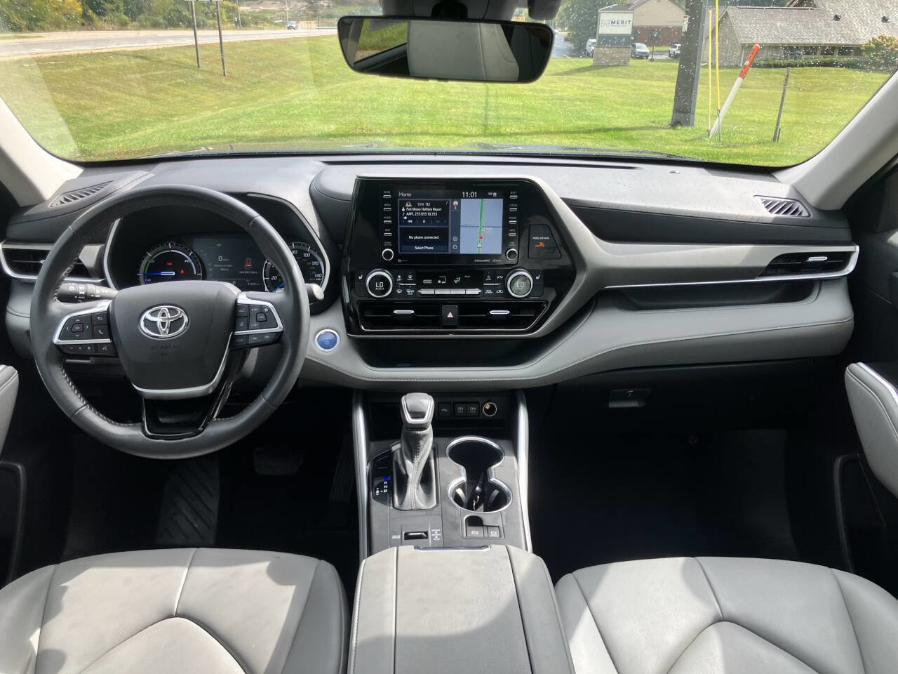 Used 2021 Toyota Highlander XLE image 12