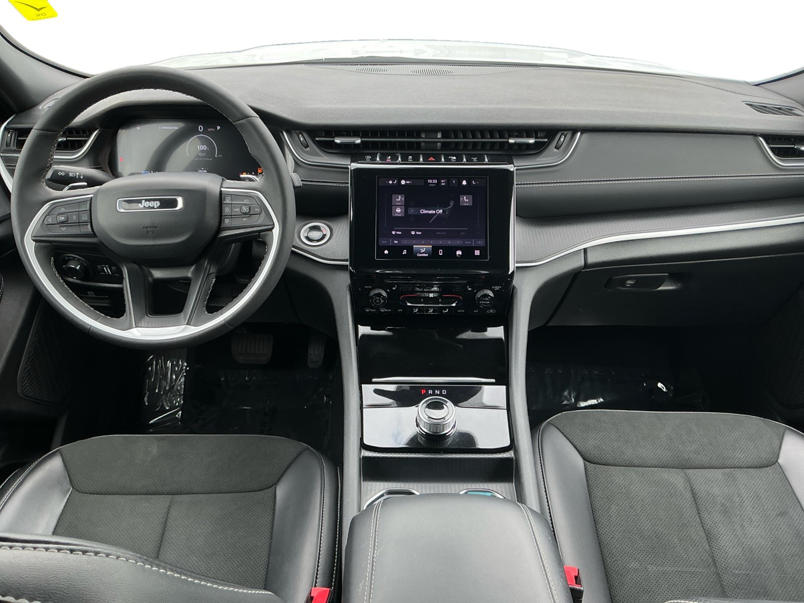 Used 2025 Jeep Grand Cherokee Altitude RWD image 10