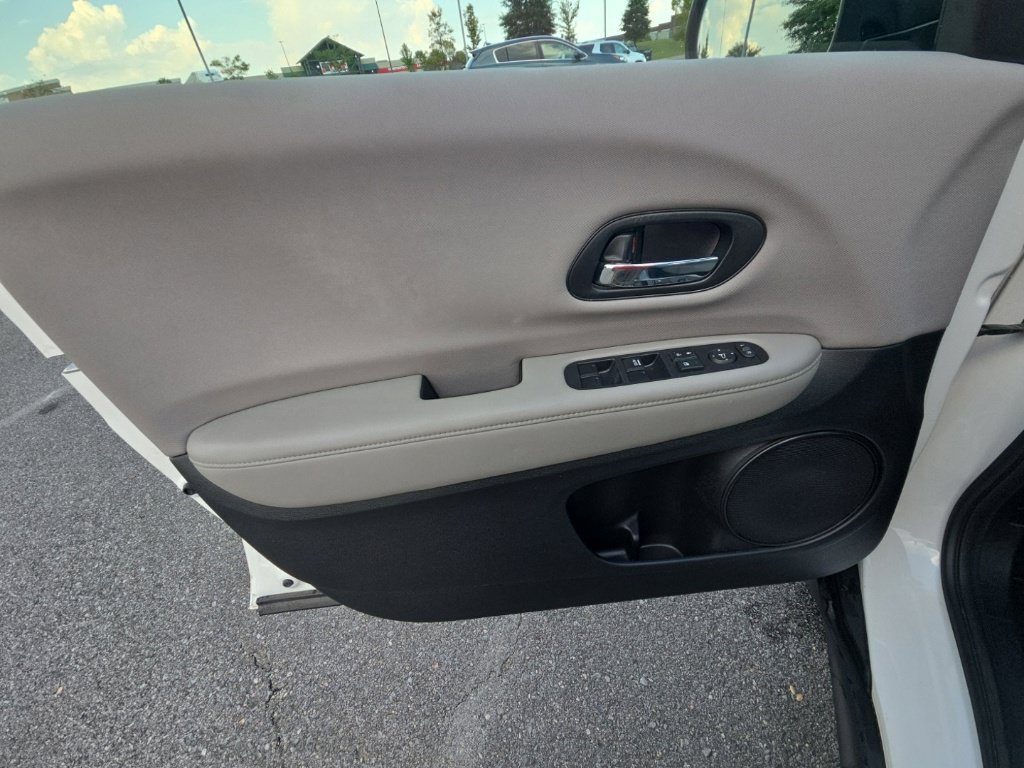 Used 2016 Honda HR-V LX image 27