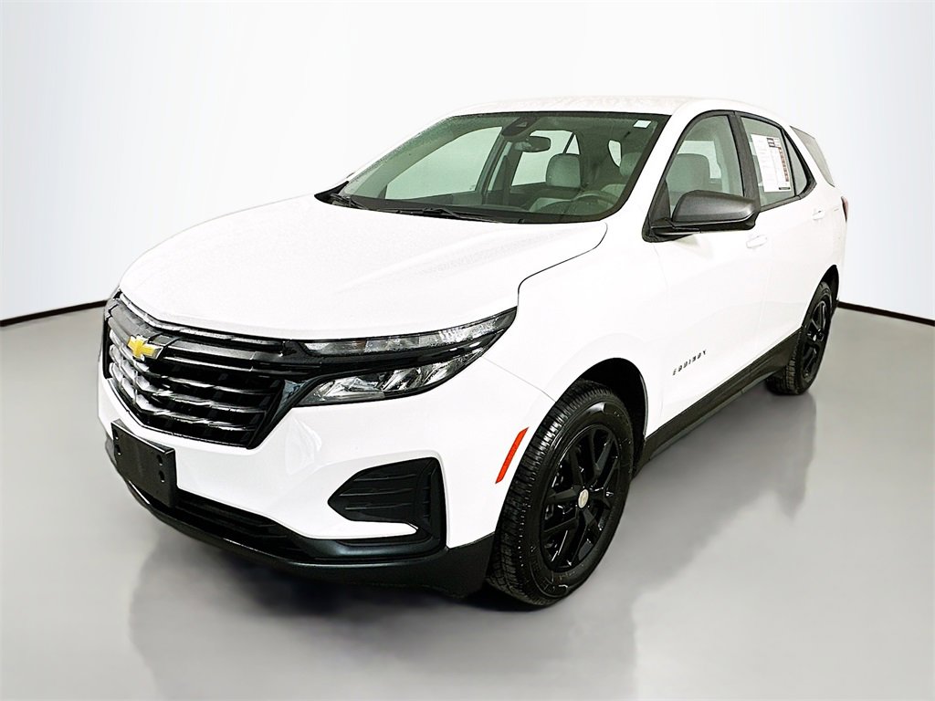 Used 2022 Chevrolet Equinox LS image 3