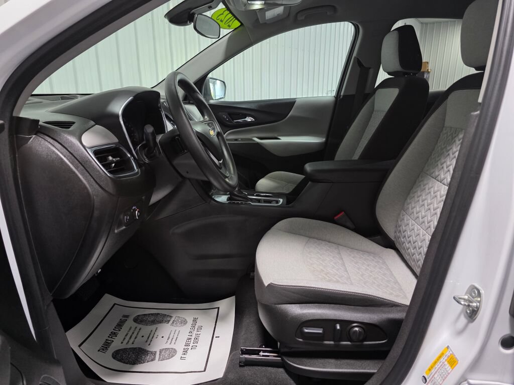 Used 2023 Chevrolet Equinox LS w/ LS Convenience Package FWD image 9
