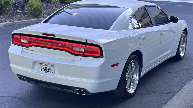 Used 2014 Dodge Charger SE RWD image 5