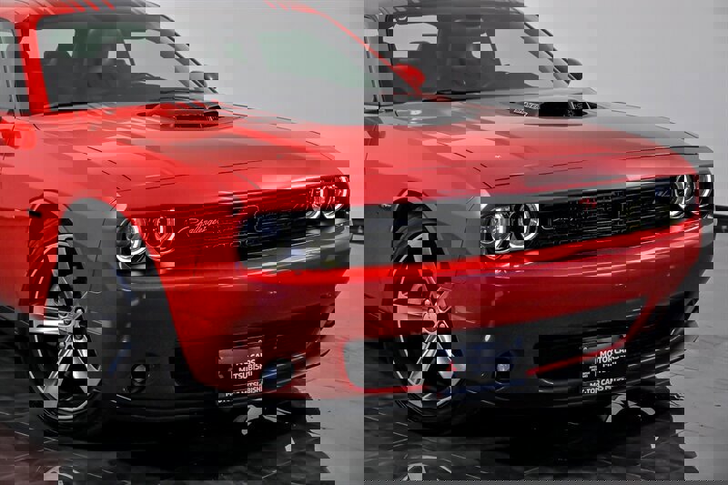 Used 2016 Dodge Challenger R/T Plus image 2