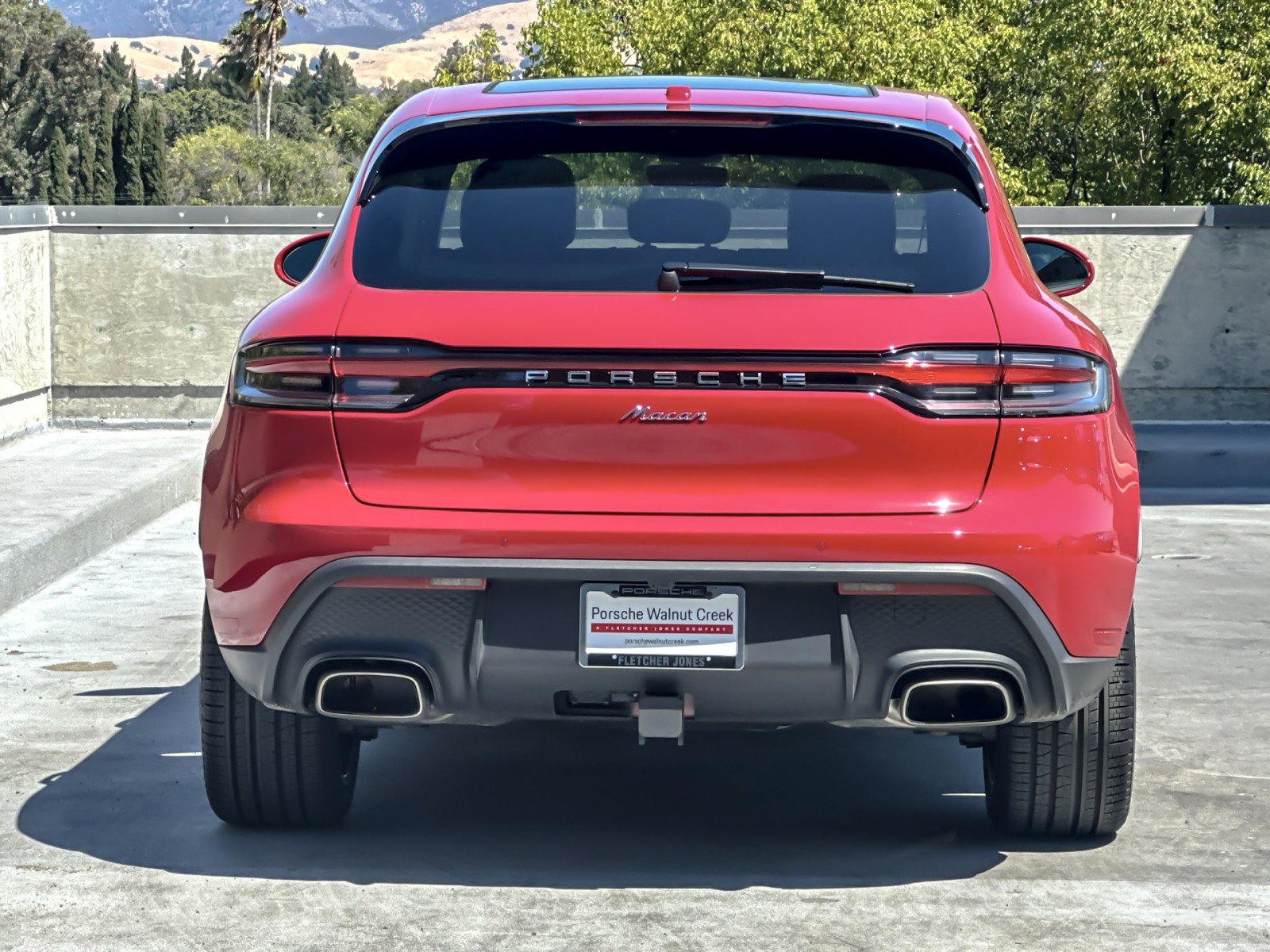 Certified 2025 Porsche Macan image 7