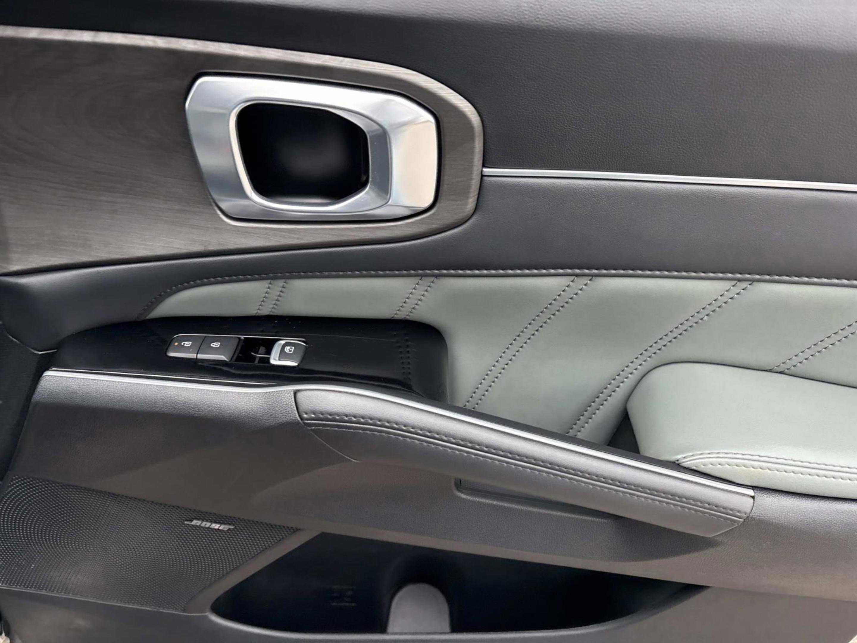 Used 2025 Kia Sorento SX Prestige w/ Sage Leather Package image 16