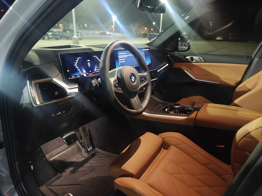 Used 2025 BMW X5 xDrive40i w/ M Sport Package image 9