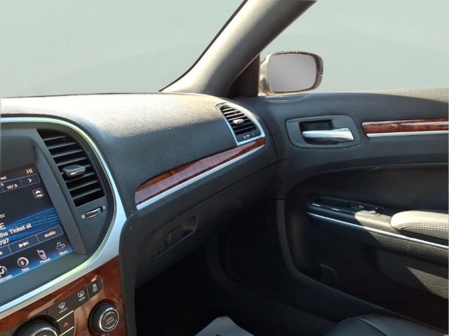 Used 2014 Chrysler 300 AWD w/ Driver Convenience Group image 27