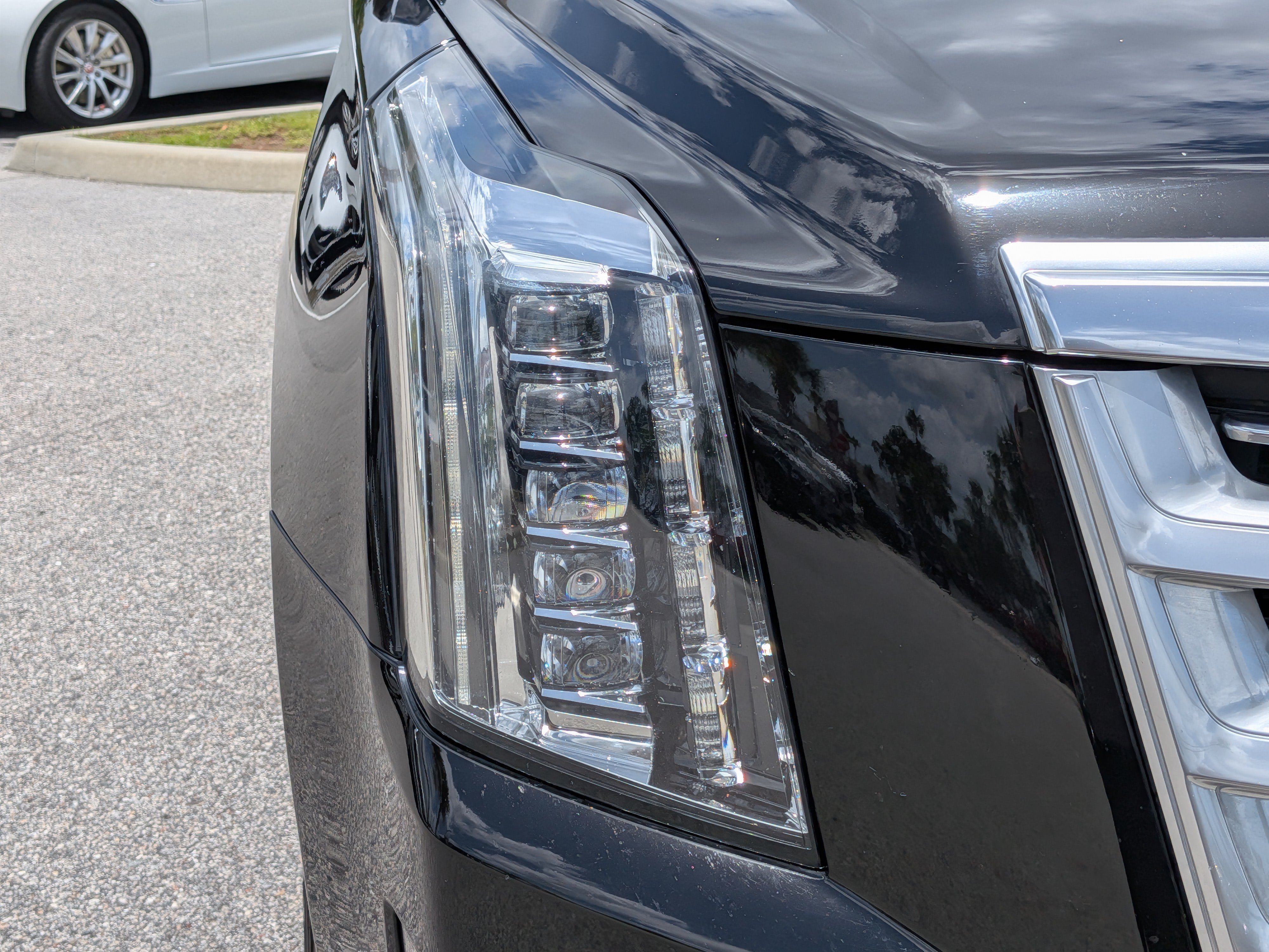 Certified 2019 Cadillac Escalade Platinum AWD/4WD image 10
