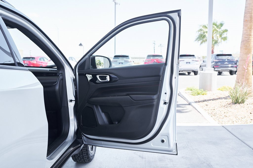 Used 2024 Jeep Compass Trailhawk image 11