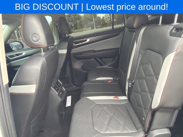 Used 2024 Volkswagen Atlas Peak Edition SE AWD/4WD image 22