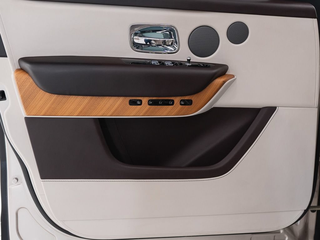 Certified 2019 Rolls-Royce Cullinan AWD/4WD image 12