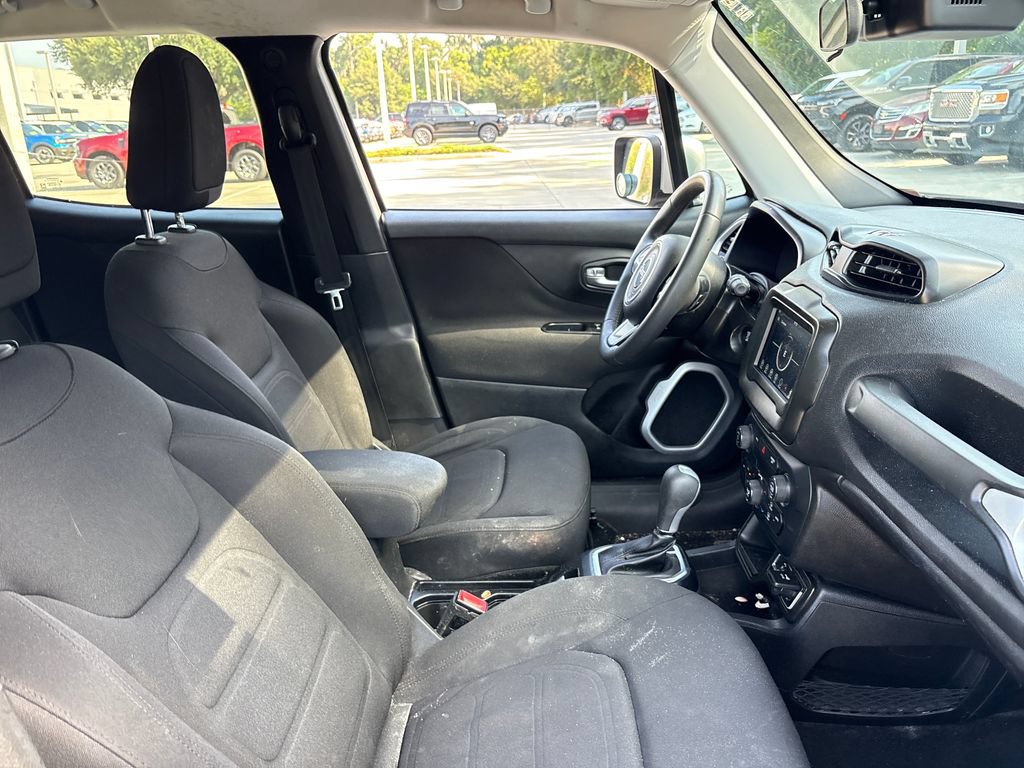 Used 2018 Jeep Renegade Latitude FWD image 28