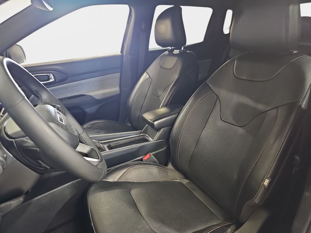 Used 2023 Jeep Compass Latitude AWD/4WD image 17