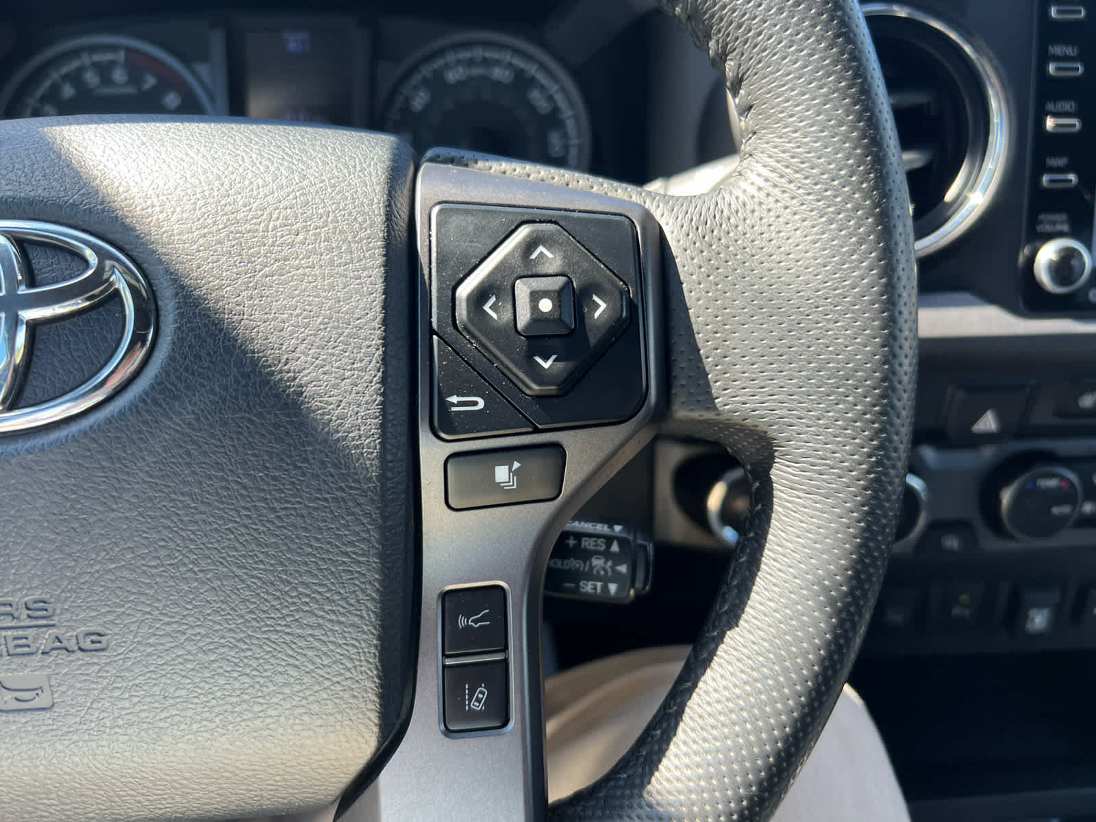Certified 2020 Toyota Tacoma TRD Off-Road w/ TRD Premium Off Road Package AWD/4WD image 17