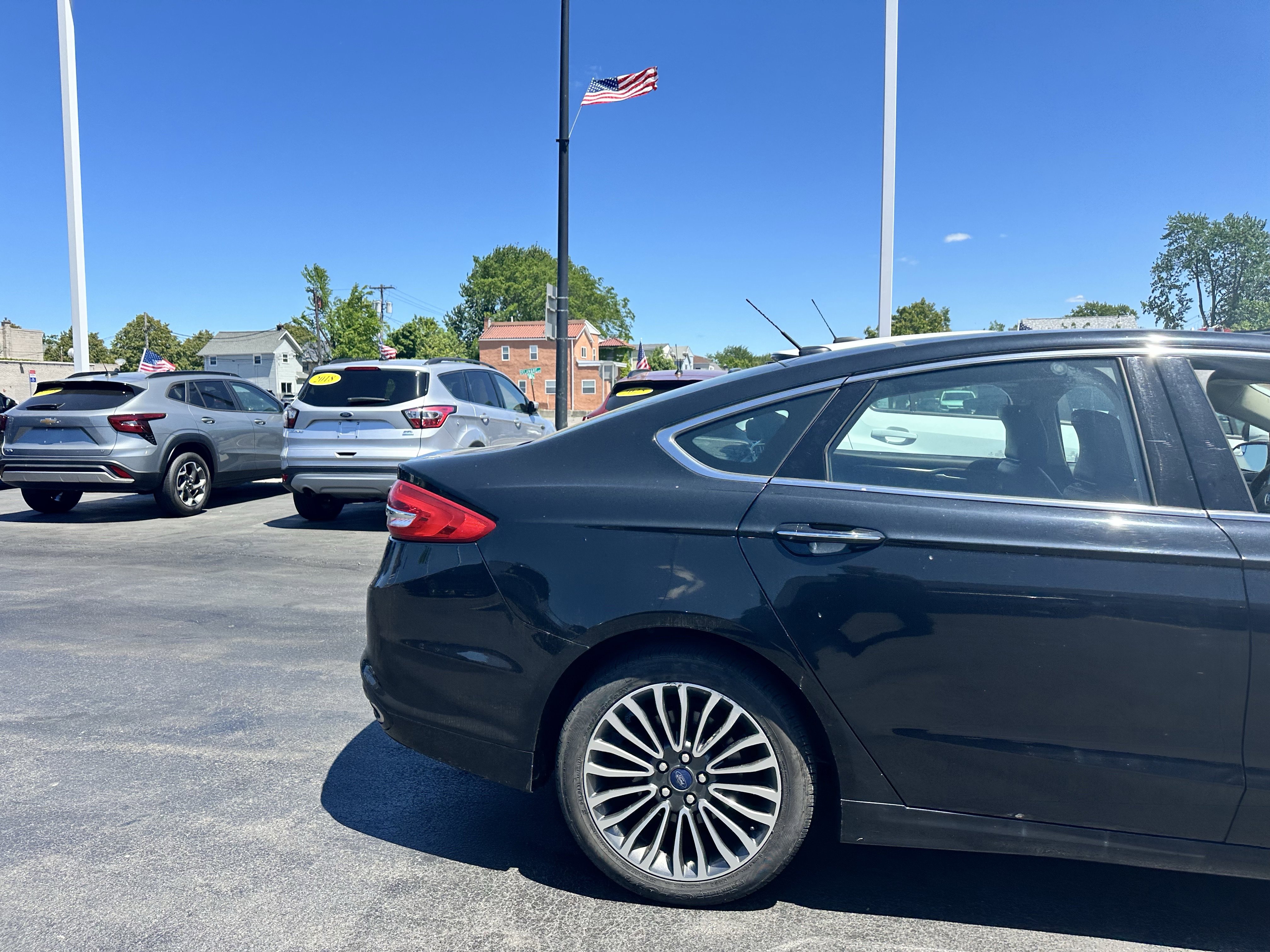Used 2017 Ford Fusion SE w/ Fusion SE Technology Package AWD/4WD image 5