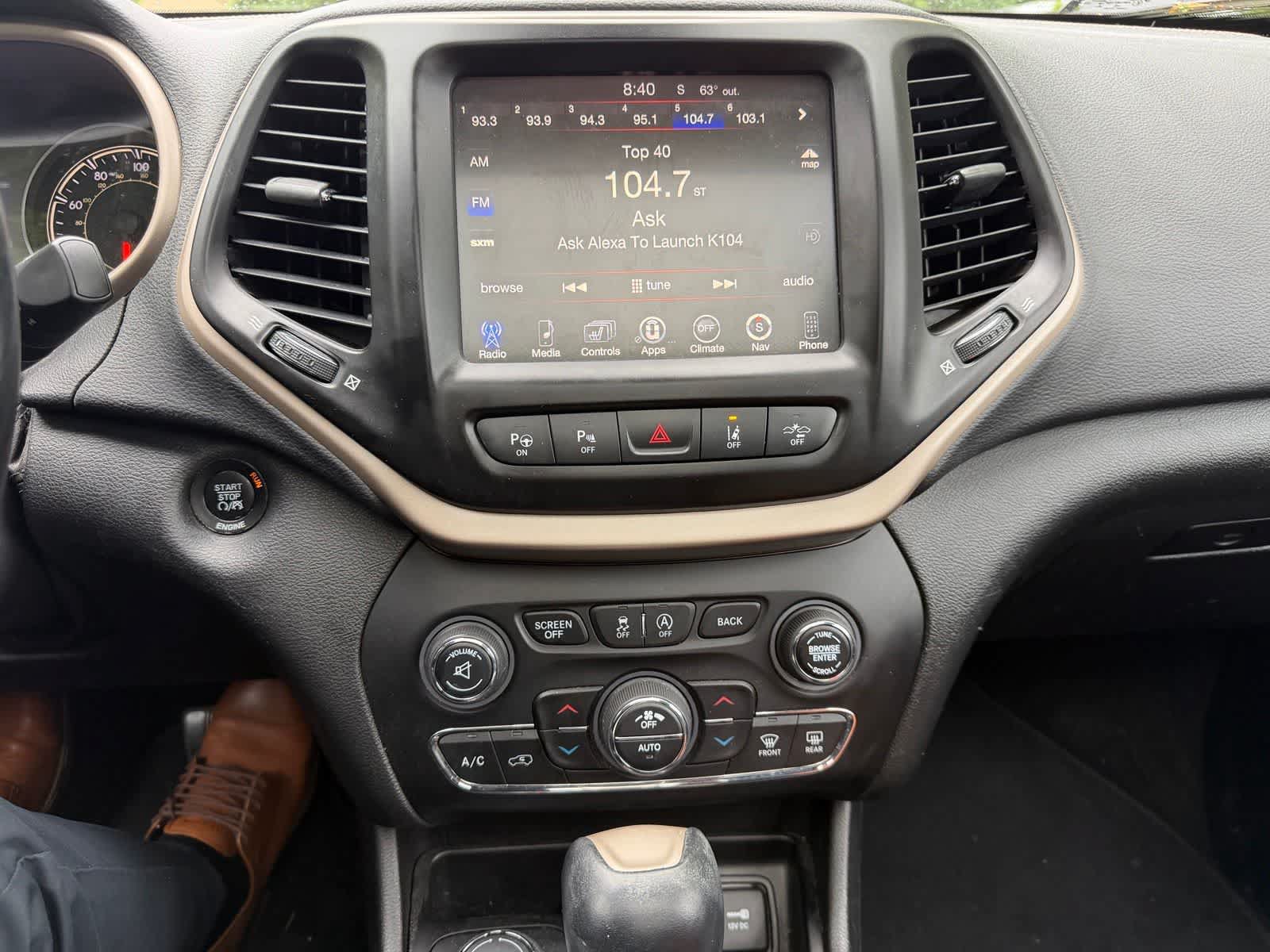 Used 2016 Jeep Cherokee Limited w/ Luxury Group AWD/4WD image 12