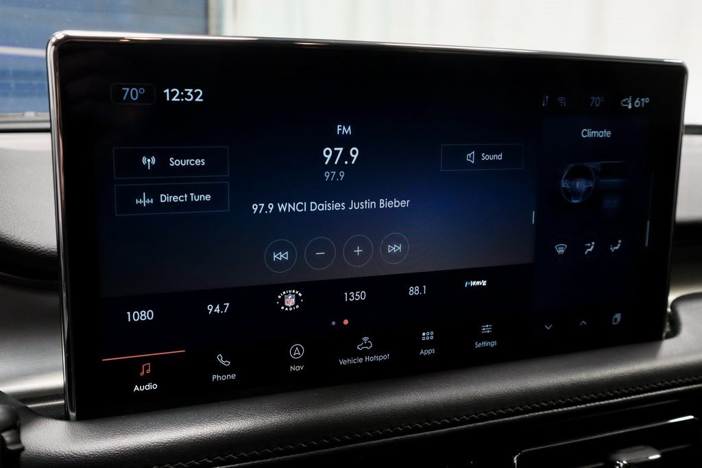 Used 2022 Lincoln Nautilus FWD w/ Premium Package image 3